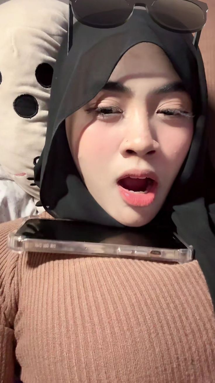 Abg Viral Terbaru cewek hijab yang menikmati ulekan dari paha atas New Trending Top 2025 Global