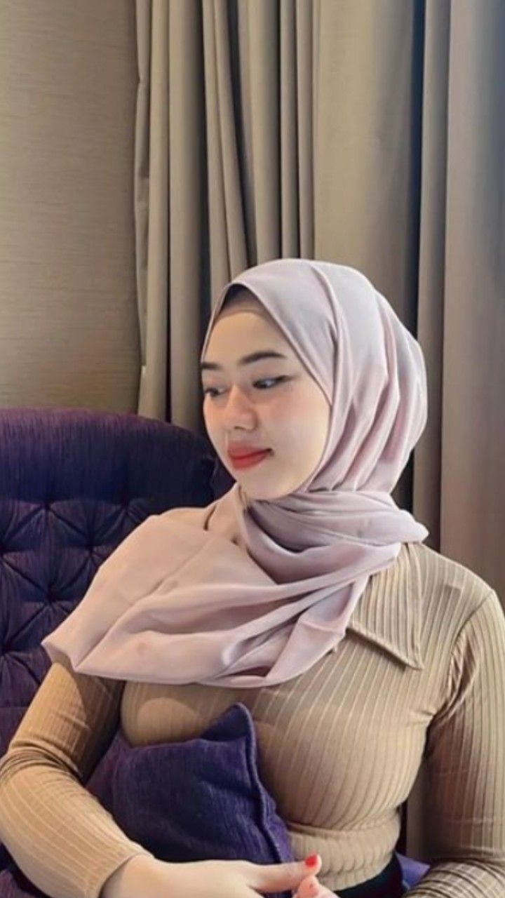 Viral!!!Cewek Hijab Hanya Memakai Bra Top Global indonesia 2025