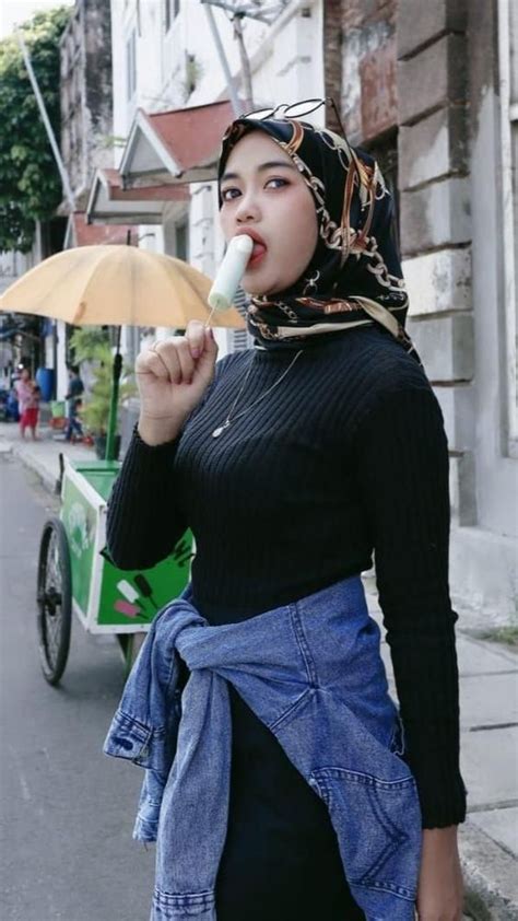 10 Hijab Video Viral on Social Media in 2025 [Updated] Putri Anak Kos Gayanya Polos Tapi Bikin Bapak Kos Kaget